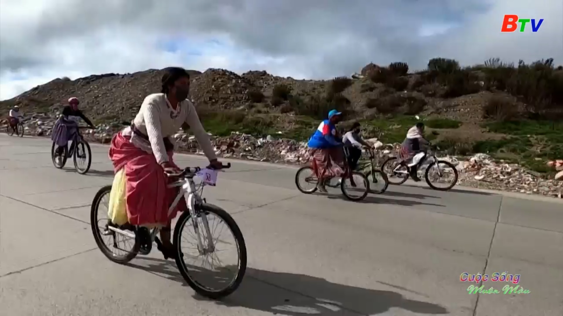 Cuộc đua xe đạp của các phụ nữ bản địa Cholitas